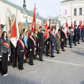 Poczet sztandarowy Zespołu Szkół Ekonomicznych im. Mikołaja Kopernika w Kielcach - OMPiO