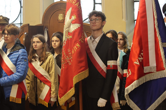 Młodzież Kopernika w delegacji pocztu sztandarowego Związku Sybiraków