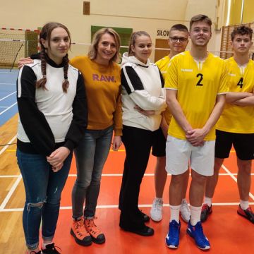 Reprezentacja chłopców wróciła z Wojewódzkich Drużynowych Zawodów w Badmintonie ze srebrnym medalem!!!.